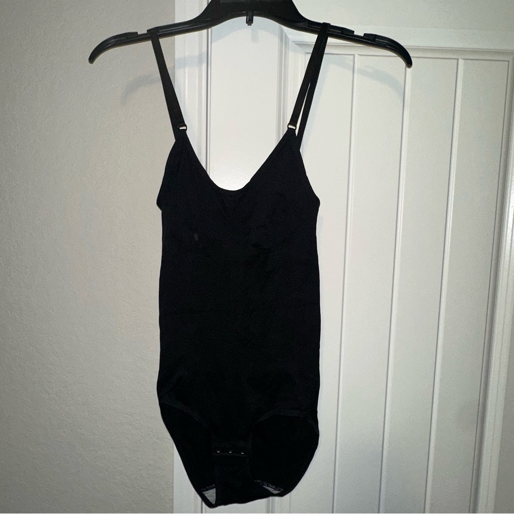 Shapewear Tummy Control Bodysuit Size Small Seamless‎ Shaper Sculpting Snaps - Picture 2 of 7